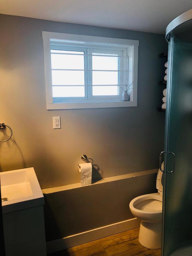 Cheerful Home Close To Downtown Κελόουνα  Εξωτερικό φωτογραφία